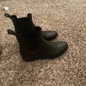 Black J.Crew short rain boots
